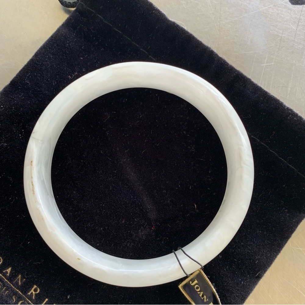 🆕 Joan Rivers Asymmetrical Plastic Bangle Bracelet - Picture 3 of 5